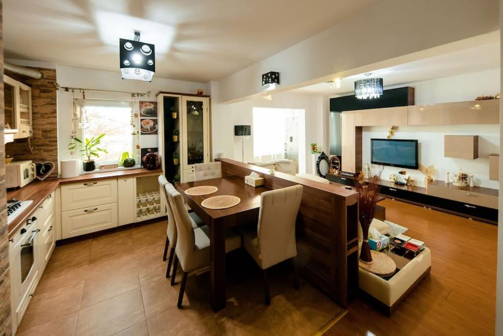 Apartament Lux Crialy - 75 M2 - Free Parking Timisoara Esterno foto