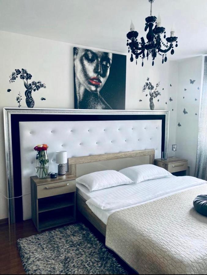 Apartament Lux Crialy - 75 M2 - Free Parking Timisoara Esterno foto